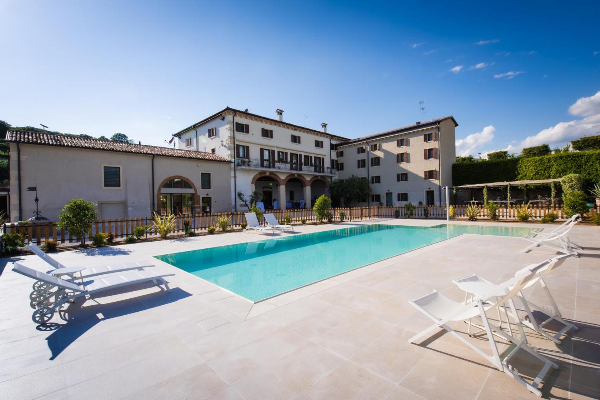 Verdeolivo 1876 - Apartments & Pool Mezzane di Sotto Exterior photo