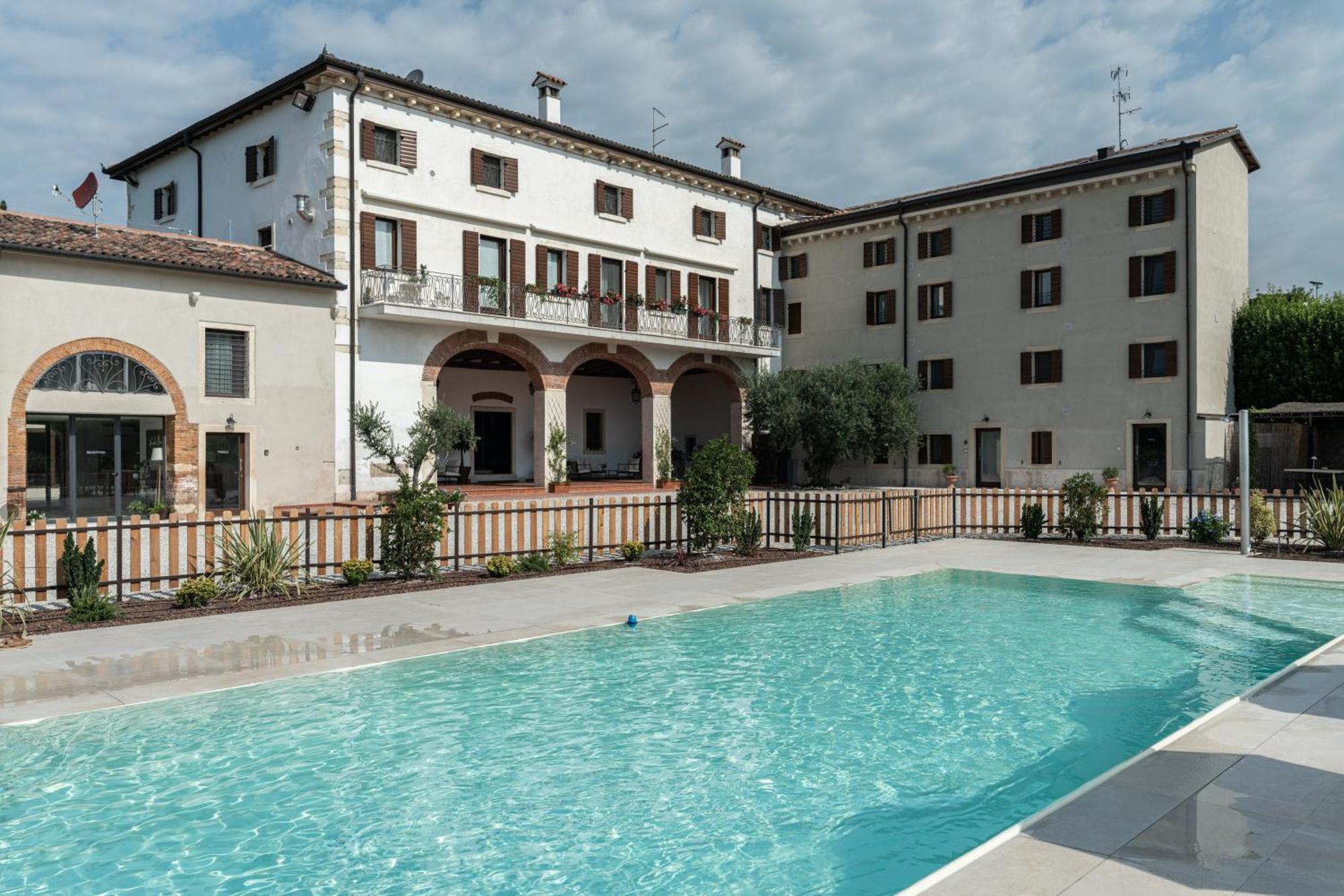 Verdeolivo 1876 - Apartments & Pool Mezzane di Sotto Exterior photo